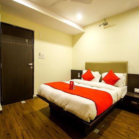 New Rajdhani Hotel Vadodara Eksteriør billede