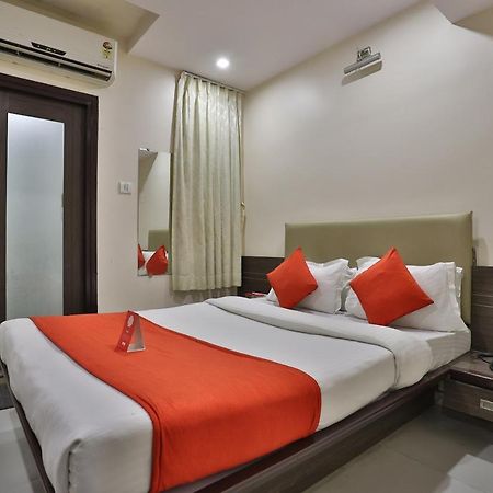 New Rajdhani Hotel Vadodara Eksteriør billede