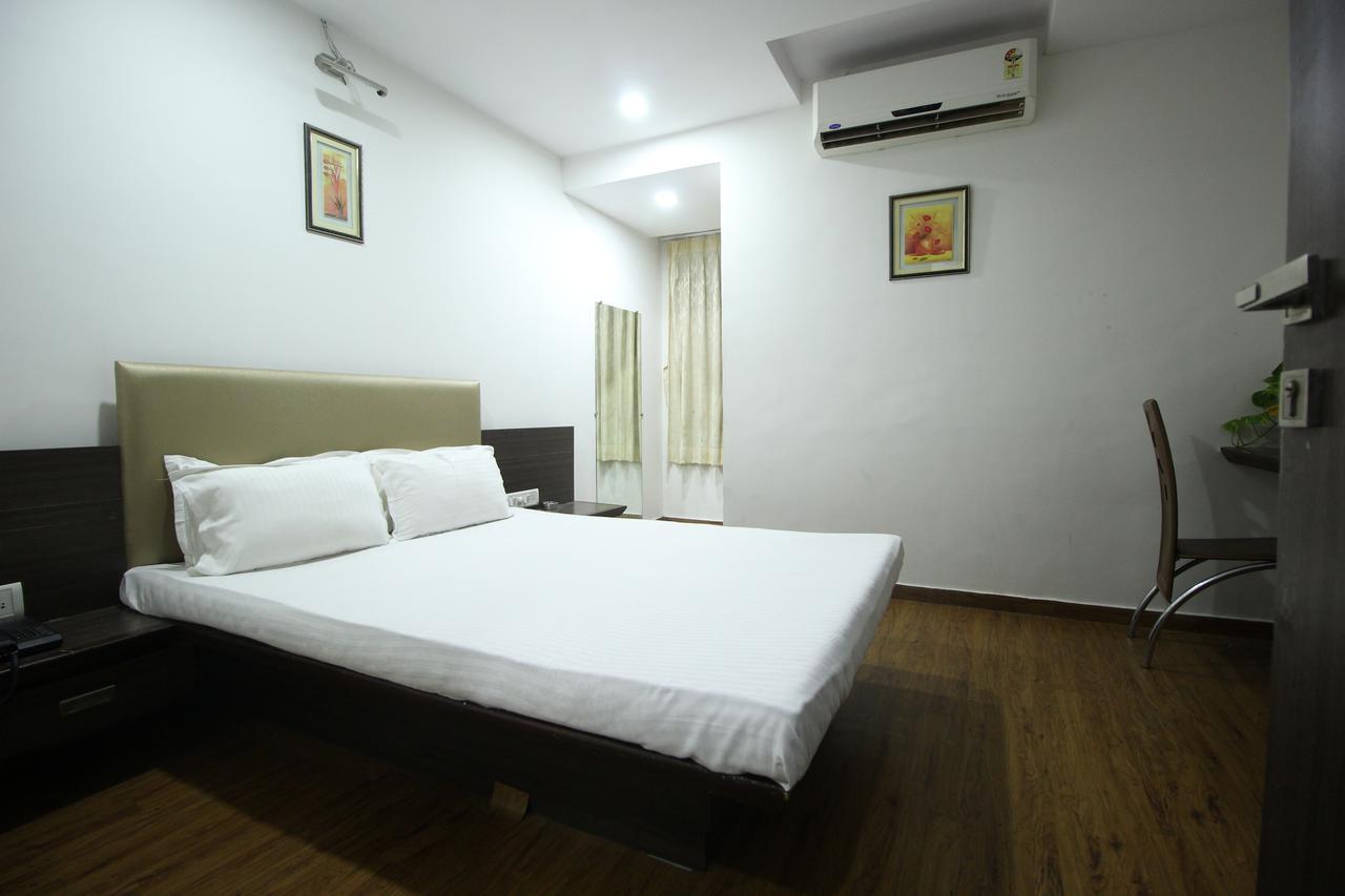 New Rajdhani Hotel Vadodara Eksteriør billede