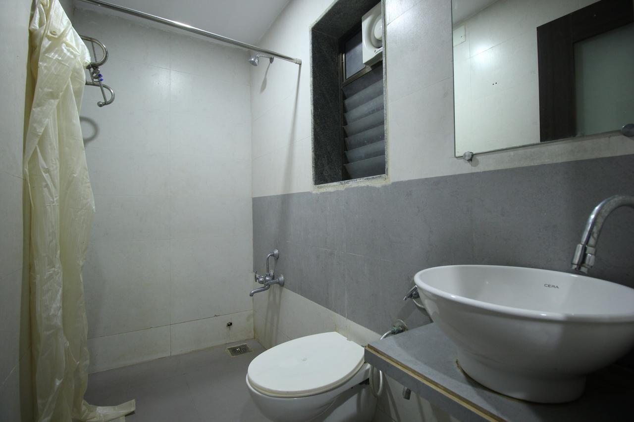 New Rajdhani Hotel Vadodara Eksteriør billede