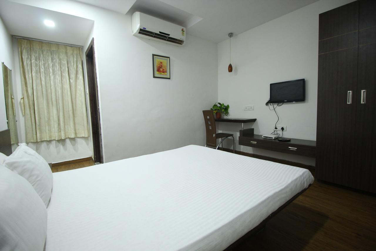 New Rajdhani Hotel Vadodara Eksteriør billede