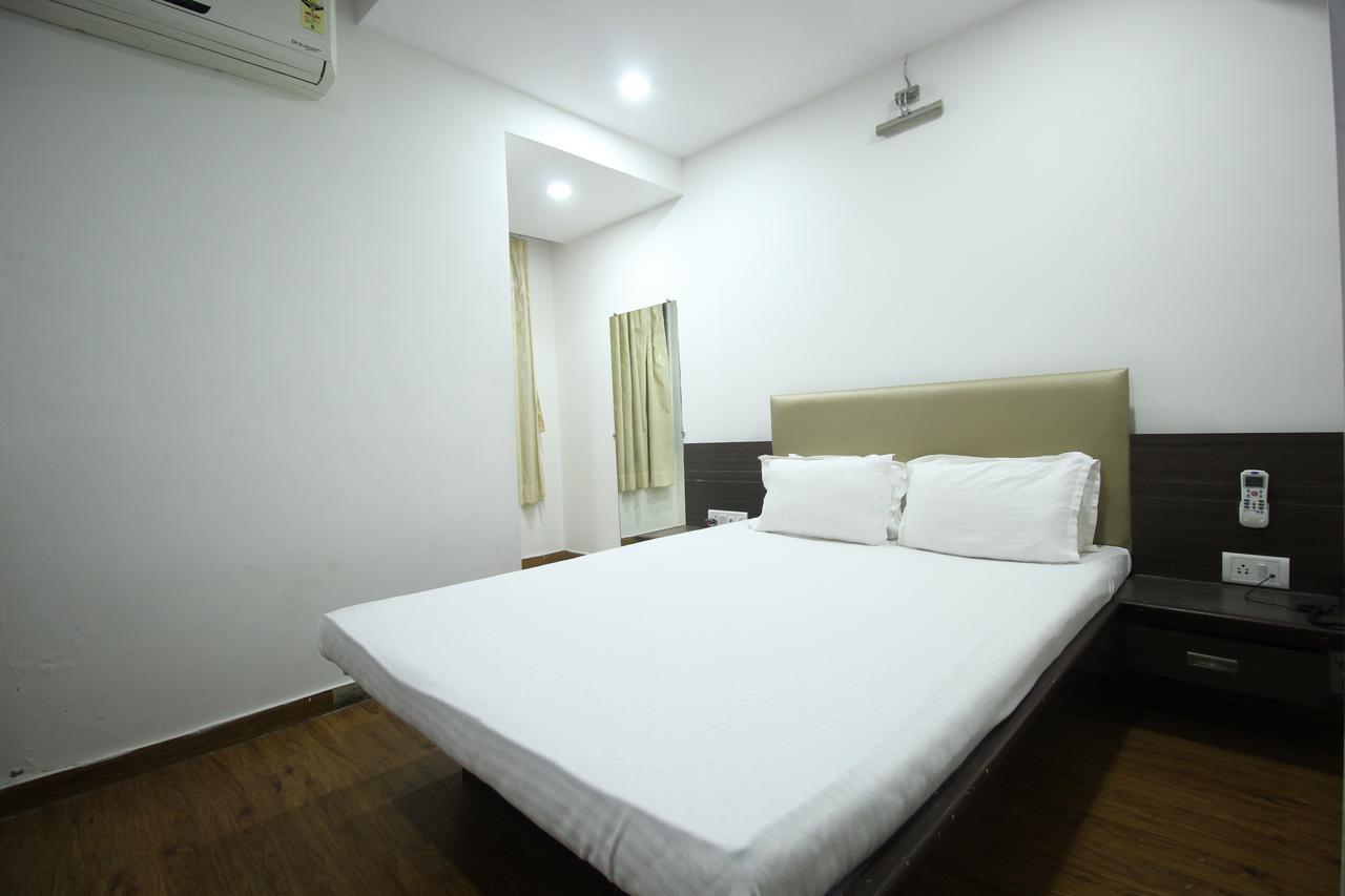 New Rajdhani Hotel Vadodara Eksteriør billede