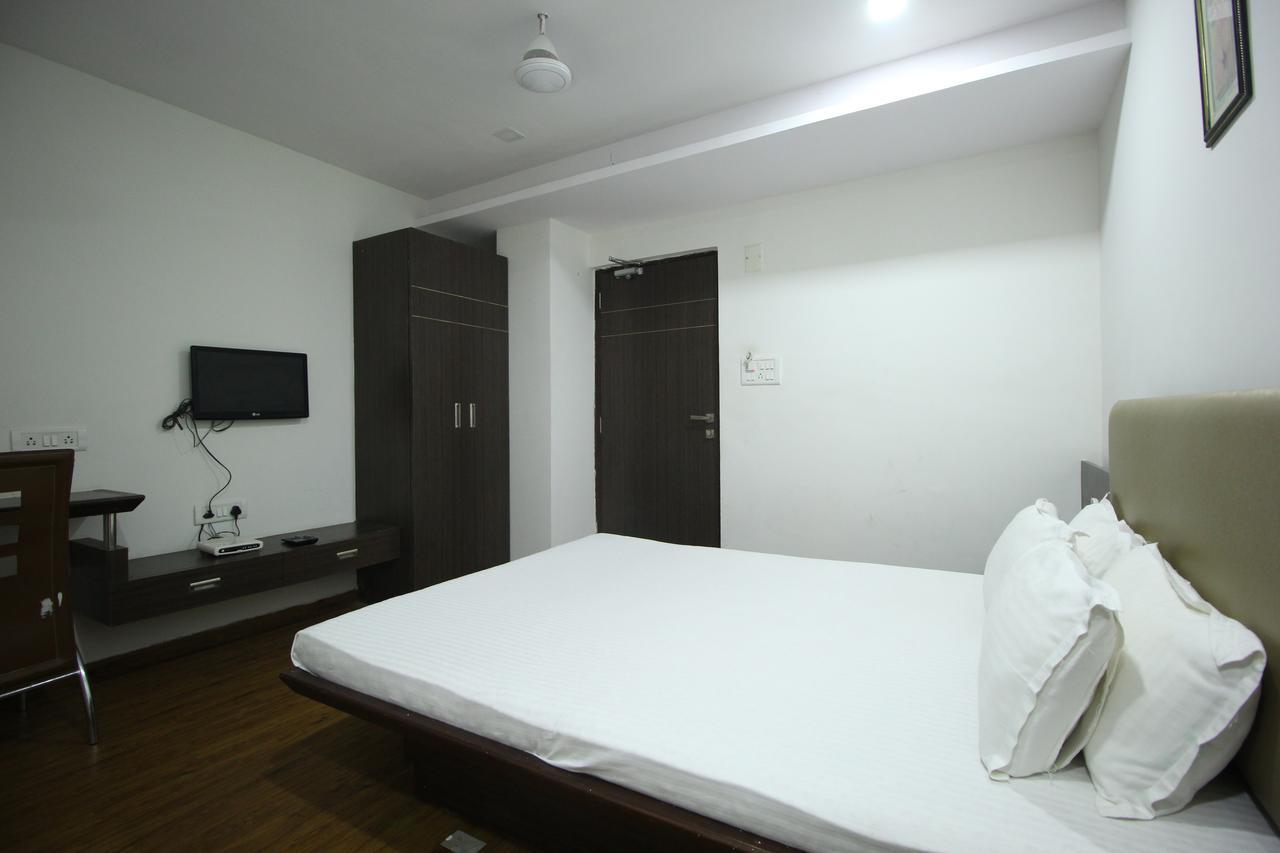 New Rajdhani Hotel Vadodara Eksteriør billede