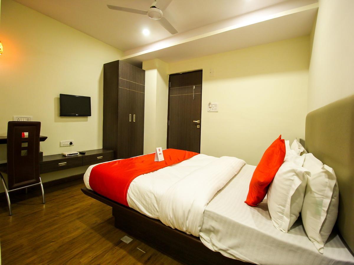 New Rajdhani Hotel Vadodara Eksteriør billede