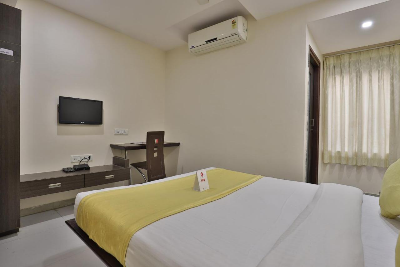 New Rajdhani Hotel Vadodara Eksteriør billede