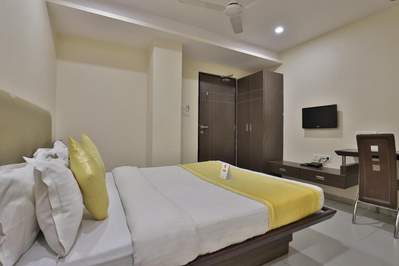 New Rajdhani Hotel Vadodara Eksteriør billede