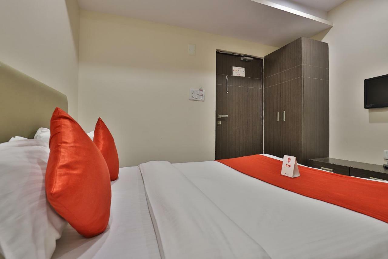 New Rajdhani Hotel Vadodara Eksteriør billede
